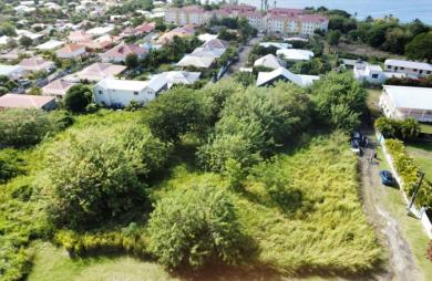 Terrain constructible, vue montagne Pelée - 442 M2 - SAINT-PIERRE
