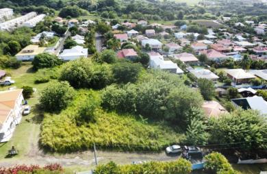 Terrain constructible, vue montagne Pelée - 442 M2 - SAINT-PIERRE