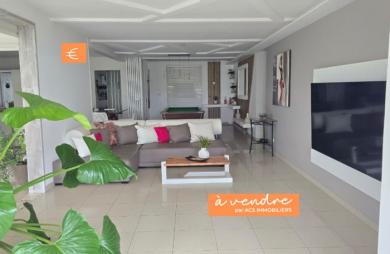 **À vendre : Superbe villa rénovée avec vue mer et campagne   Le Marin**