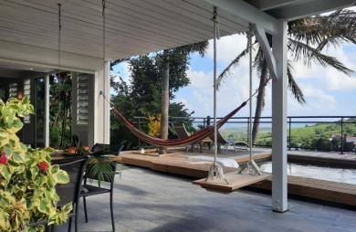 **À vendre : Superbe villa rénovée avec vue mer et campagne   Le Marin**