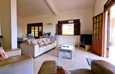 À vendre : Belle maison familiale avec vue mer et campagne, deux appartements indépendants, jardin arboré à AJ