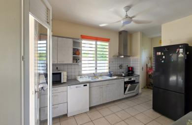 À vendre : Superbe villa sécurisée au Cap Chevalier à SAINTE-ANNE