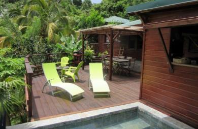 Ensemble 4 habitations + 4 piscines - Terrain 4845m2 - RIVIERE PILOTE