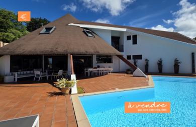 Villa d’Exception avec Vue Mer, Piscine et Beaux Volumes dans Quartier Résidentiel au Lotissement La Caraïbe à