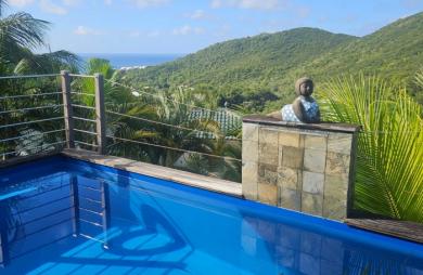 Magnifique villa F4 avec  piscine, vue mer et garage en parfaite état
