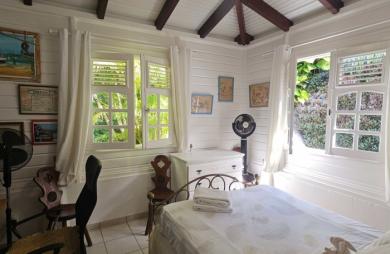 Magnifique villa F4 avec  piscine, vue mer et garage en parfaite état