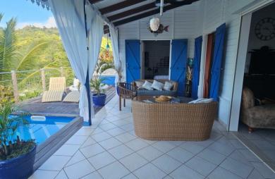 Magnifique villa F4 avec  piscine, vue mer et garage en parfaite état