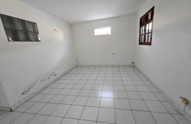 Immeuble de deux appartements + un espace commercial, bourg - SAINTE-LUCE