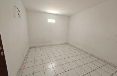 Immeuble de deux appartements + un espace commercial, bourg - SAINTE-LUCE
