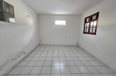 Immeuble de deux appartements + un espace commercial, bourg - SAINTE-LUCE