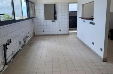 Location Bureaux 65m&sup2; Le Lamentin