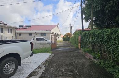 Maison à renover F5+F2 sur 2 niveaux - LE LAMENTIN