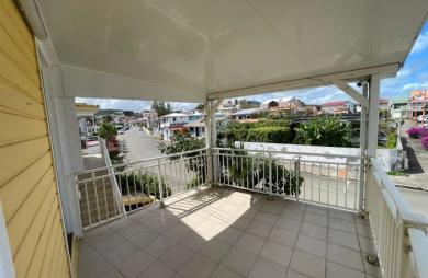 Ensemble immobiliers de trois appartements - Bourg VAUCLIN