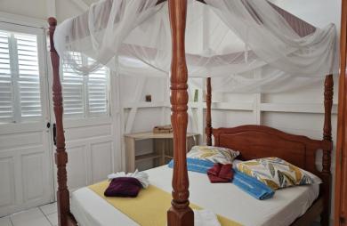 VILLA CREOLE 4 LOGEMENTS VUE MER