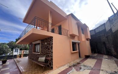  Trinité bourg- Villa 4 chambres avec grands volumes - 390K€