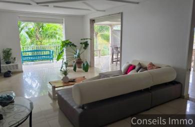 Villa duplex T5 + T3 locatif, piscine, vue mer - Morne Courbaril - Le Marin