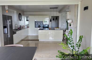 Villa duplex T5 + T3 locatif, piscine, vue mer - Morne Courbaril - Le Marin