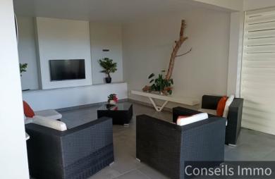 Villa duplex T5 + T3 locatif, piscine, vue mer - Morne Courbaril - Le Marin