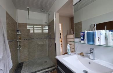Villa T3 moderne avec piscine, suite parentale et prestations haut de gamme au LAMENTIN
