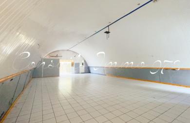 Local entrepôt 140 m2 - 4,17 m sous plafond, double accès - ZI Cocotte - Ducos