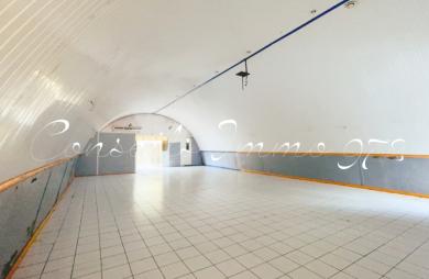 Local entrepôt 140 m2 - 4,17 m sous plafond, double accès - ZI Cocotte - Ducos