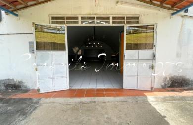 Local entrepôt 140 m2 - 4,17 m sous plafond, double accès - ZI Cocotte - Ducos