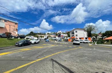 Local entrepôt 140 m2 - 4,17 m sous plafond, double accès - ZI Cocotte - Ducos