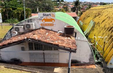 Local entrepôt 140 m2 - 4,17 m sous plafond, double accès - ZI Cocotte - Ducos
