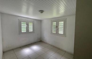 Ensemble immobilier une maison F4 avec une dépendance F3 sur un grand terrain - AJOUPA BOUILLON