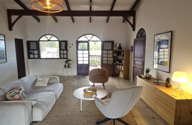 Grande maison F5 avec terrasses, piscine, vue mer et beau terrain paysagé