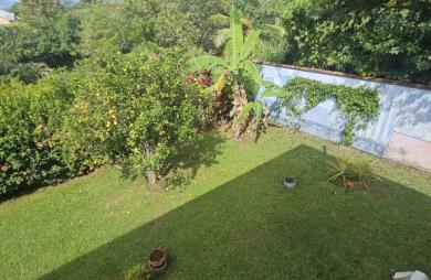 Grande maison F5 avec terrasses, piscine, vue mer et beau terrain paysagé