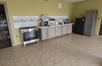 Grande maison F5 avec terrasses, piscine, vue mer et beau terrain paysagé