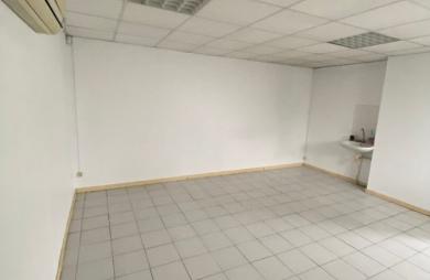 Location Local commercial 25m² Ducos