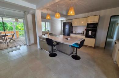 Maison F4 + F5 meublé et équipée en très bon état.