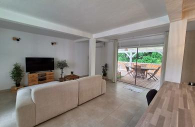 Maison F4 + F5 meublé et équipée en très bon état.