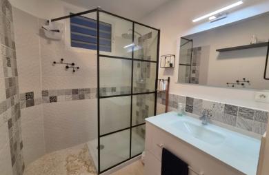 Maison F4 + F5 meublé et équipée en très bon état.