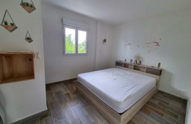Maison F4 + F5 meublé et équipée en très bon état.