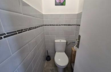 Maison F4 + F5 meublé et équipée en très bon état.