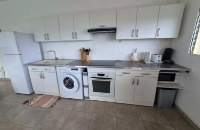 Maison F4 + F5 meublé et équipée en très bon état.