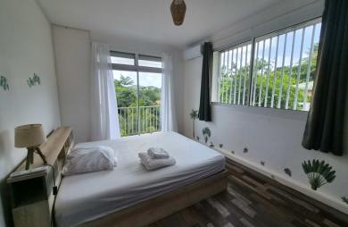 Maison F4 + F5 meublé et équipée en très bon état.