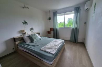 Maison F4 + F5 meublé et équipée en très bon état.