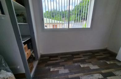 Maison F4 + F5 meublé et équipée en très bon état.