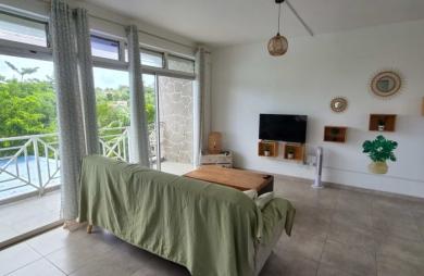 Maison F4 + F5 meublé et équipée en très bon état.