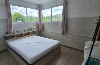 Maison F4 + F5 meublé et équipée en très bon état.