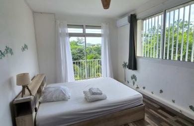 Maison F4 + F5 meublé et équipée en très bon état.