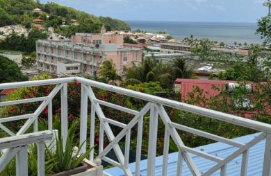 Maison F4 + F5 meublé et équipée en très bon état.