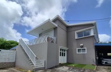 Maison F4 + F5 meublé et équipée en très bon état.