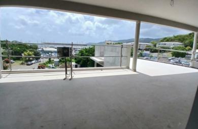 Rare   Splendide T4 Traversant de 157 m2 avec Vue Marina   Dernier Étage Unique avec Ascenseur