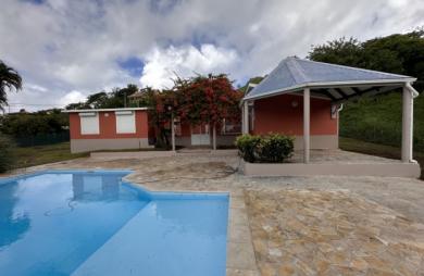 Villa F5 avec piscine et grand jardin à proximité CHU - FORT-DE-FRANCE