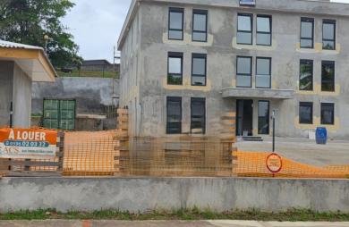 Bureaux neufs au bourg de Trois Ilets